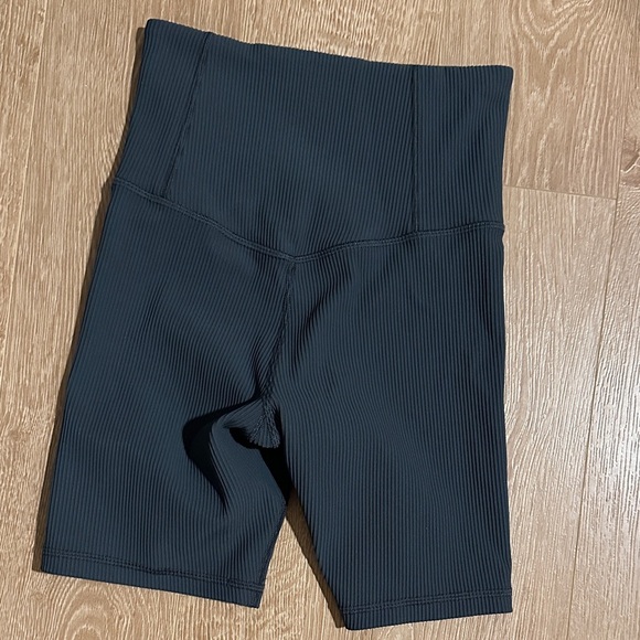 Athleta Elation Ribbed Bike Shorts – Women’s Workout & Athleisure Shorts - Picture 3 of 4